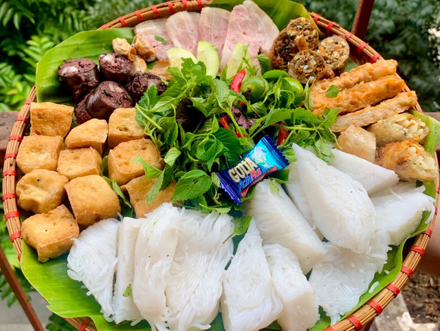 UMee - Bún Đậu & Cơm Gà - 22 Nguyễn Đình Chiểu