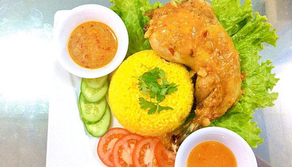 Cơm Gà Sốt Thái Sota