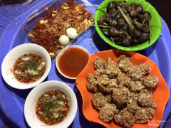 Nem chua rán ở đây rất ngon 45k/10 cái Ốc lẫn 30k/ bát