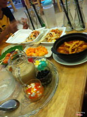 Lẩu trà sữa, toppoki cay, toppoki phô mai, tôm viên mayonaise