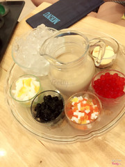 lẩu trà sữa (khoảng 3ng uống, uống ít xiu thì có thể 4ng)