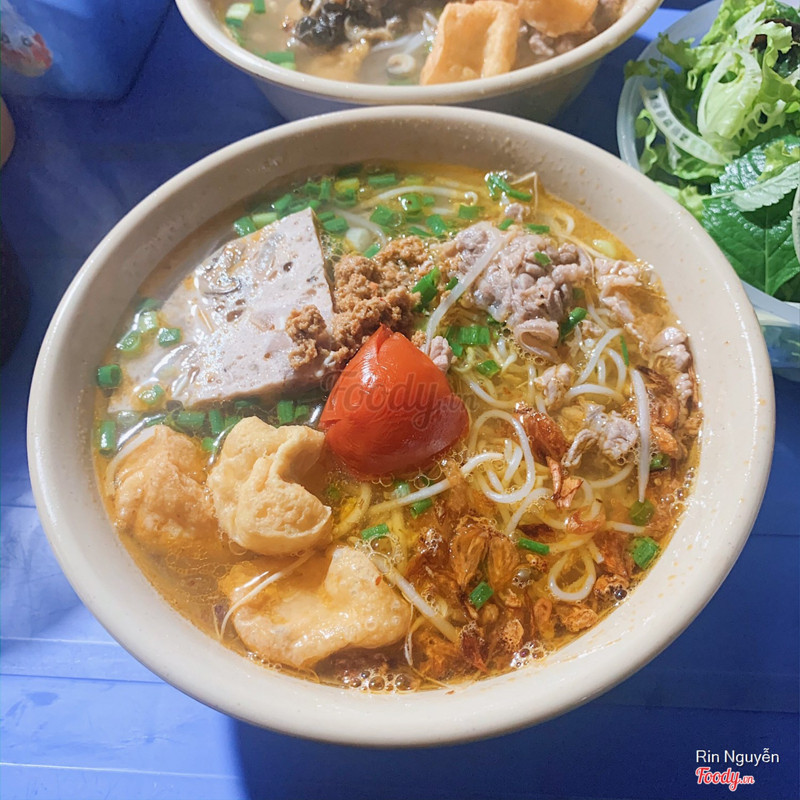 Bún riêu bò giò đậu