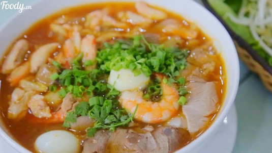 No gần tắt thở Bánh canh ghẹ to đùng khu HOàng Cầu