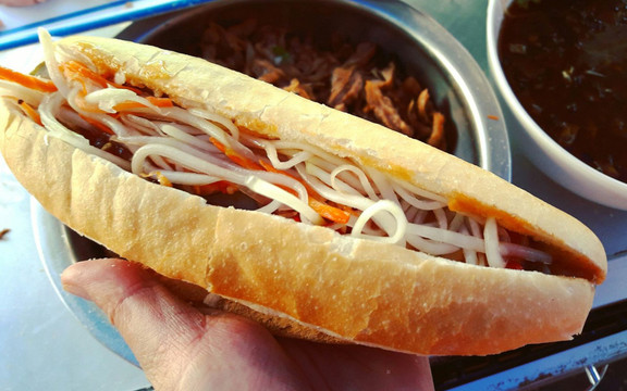 Hướng Dương - Bánh Mì Chay