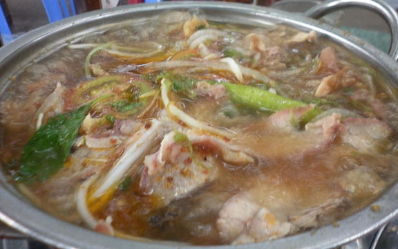 Lẩu Bò Sáu Lùn