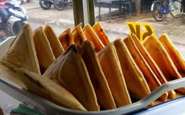 Bánh Hot Dog - Xóm Chiếu