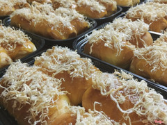 Bánh mì phô mai ruốc: 45.000₫