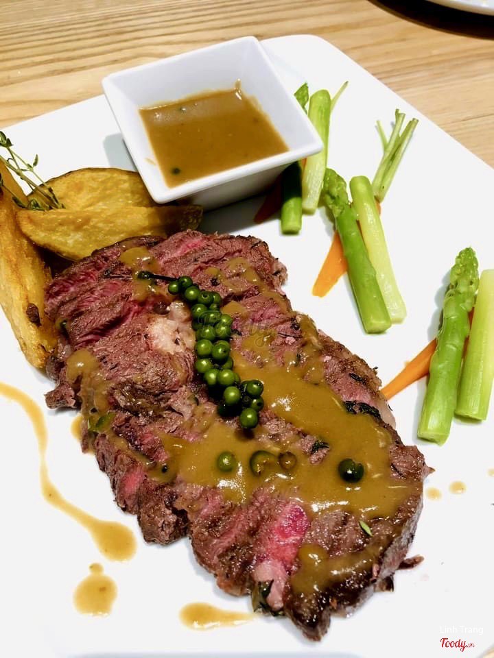 Steak 166k quá ổn, nóng mềm sốt tiêu xanh thơm