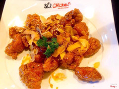 Gà áo gạo coconut sốt cay