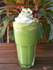 Green Tea Ice Blended đậm vị Matcha, béo nhưng không quá ngọt là những gì khách đã nhận xét :) Giá chỉ 32k mà thôi