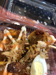 Mình gọi 2 xuất mà thực sự la hơi thất vọng. Bên trong dc vài cọng xoài còn toàn bánh tráng nên ăn bị nhũn :((