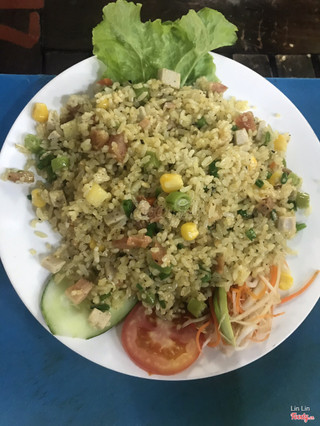 Tưởng mỗi Cơm gà ngon nhưng cơm chiên ăn cũng rất ngon ! Cảm ơn quán. :)