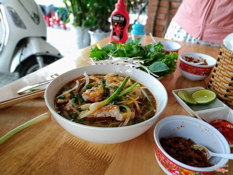 bún giò heo hầm