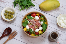 Mozzarella Bacon Salad - Salad ph&#244; mai mozzarella thịt hun kh&#243;i