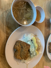 Không ngon như trước, cơm canh nguội ngắt :(