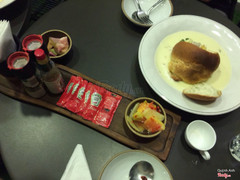 Súp béo, đầy đặn, bánh mì giòn