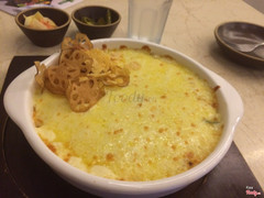 Cơm chiên hải sản phô mai đút lò - Ngon, nhiều mực và tôm.