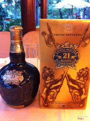 Đặc biệt ở đây rượu phụ thu: vang 150k/chai. Còn lại 250k/chai