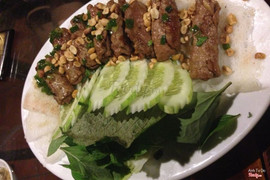 Bánh hỏi thịt nướng