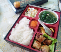 Tiệm nên trang trí hộp bắt mắt hơn một xíu ^^! Còn đồ ăn thì Tuyệt!