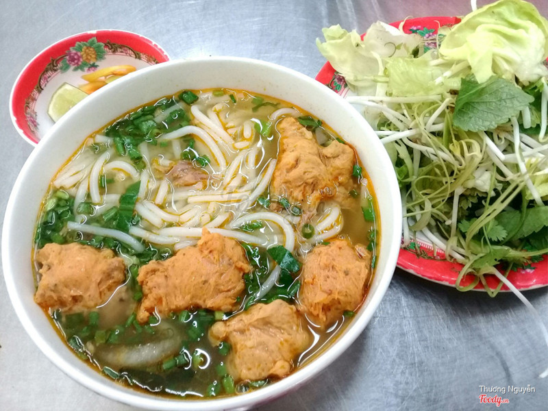 Bún bò chả 