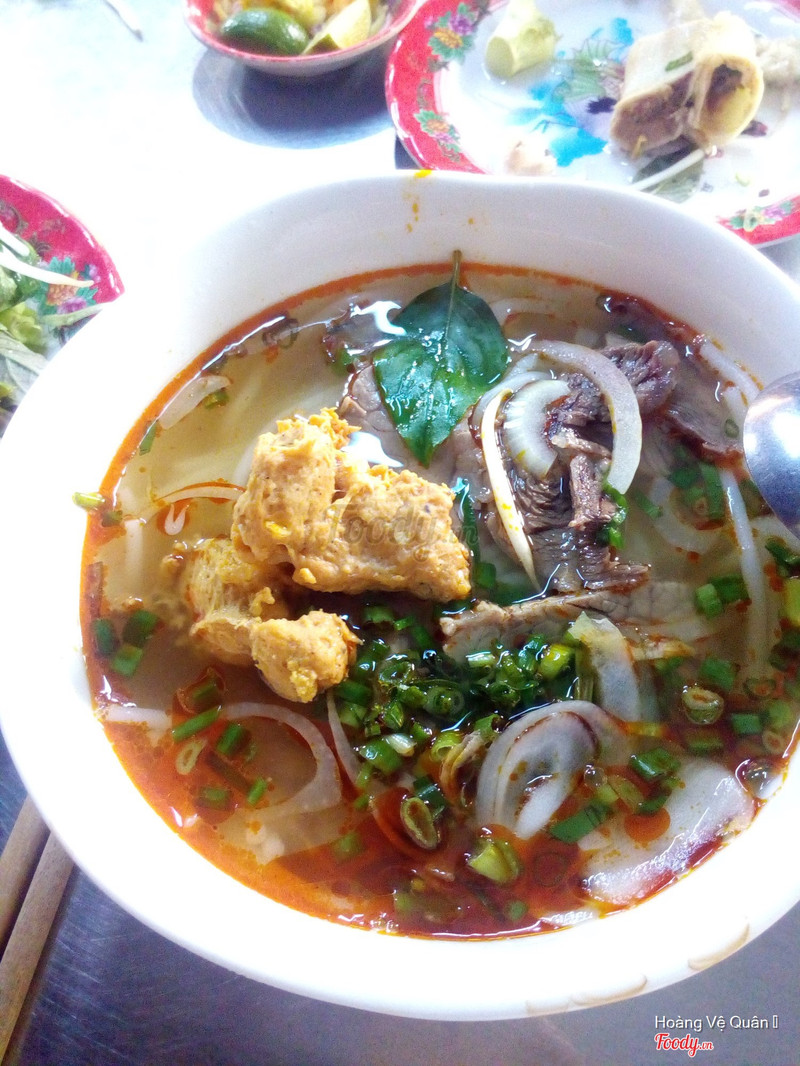 Bún bắp bò chả cua ngon