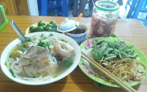 Bún Bò Huế, Chè Cung Đình & Bánh Xèo - Kênh Liêm