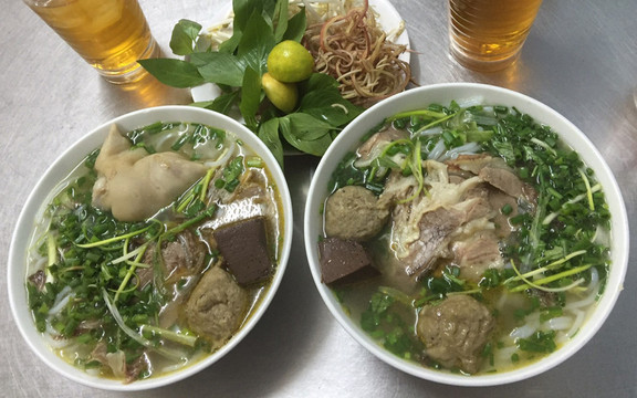 Chuyền - Bún Bò Huế, Mì Quảng & Bún Riêu