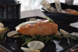 Grilled Salmon with creamy clam sauce 