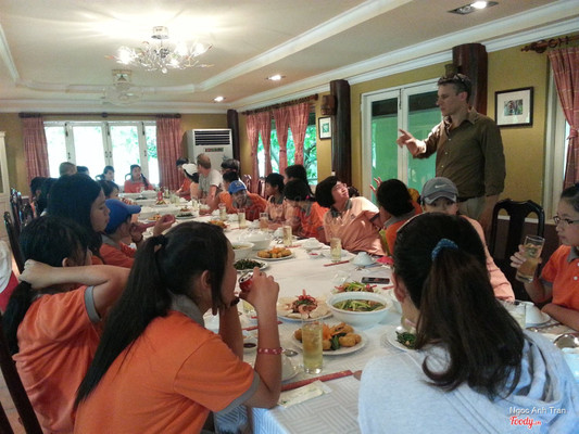 Bữa cơm ngon cho các bạn học sinh trường Singapore :)