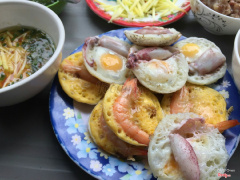 Bánh căn trứng mực tôm