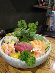 Tô sashimi đẹp muốn húp trọn