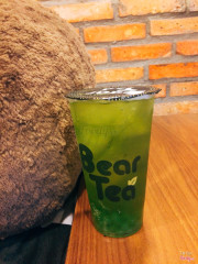 Mình order trà kiwi. Có sẵn thuỷ tinh kiwi luôn. Cực thích luôn 😛 Trà ngon với mình thì vừa uống. Không gian thoải mái. Nhân viên thân thiện, nhiệt tình.