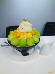 Bingsu ở đây ngon nè. Có 99k mà ngon hết sảy luôn. Bingsu dưa lưới nha