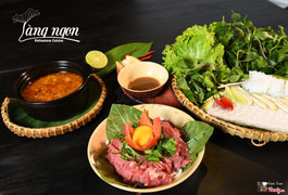 Bò nhúng dấm cuốn bánh tráng