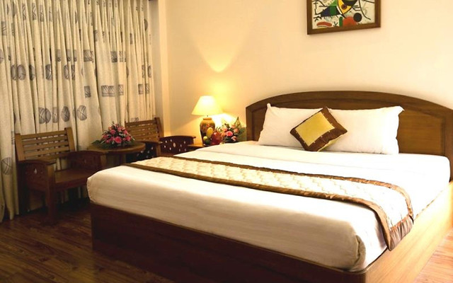 Biển Đông Hotel - Đội Cấn