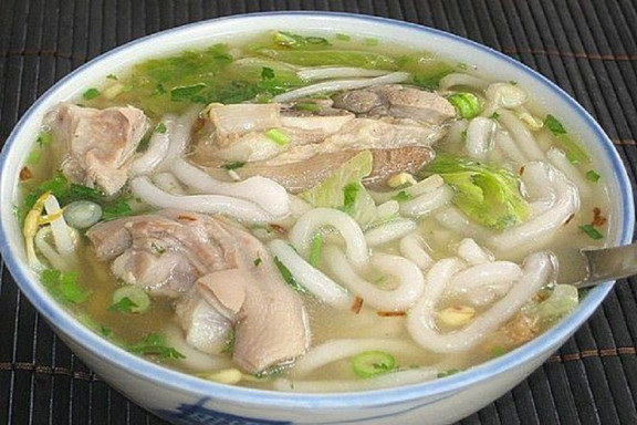 Quán Gì Thủy - Bánh Canh & Bún Trộn - Lê Hồng Phong