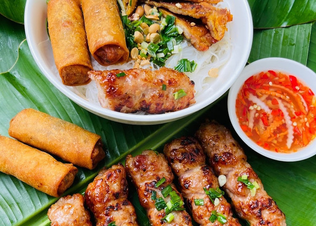 Bún Thịt Nem Nướng - Cô Phấn