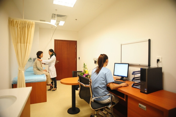 Phòng Khám Ngoại - 72 Lạc Trung