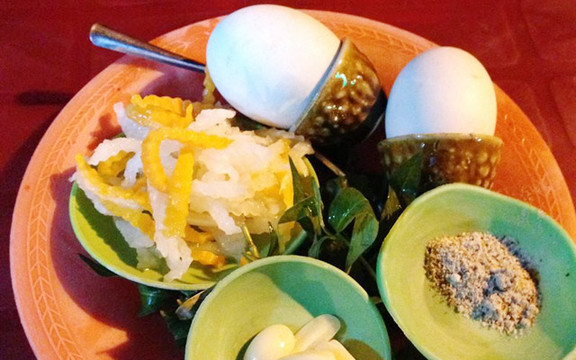 Hột Vịt Lộn - Nguyễn Huệ