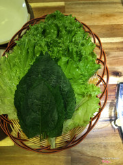 Rau xanh để gói thịt này :3