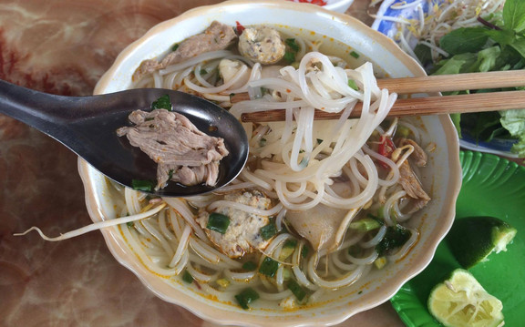 Quyên - Bún Bò Huế - Kênh Liêm