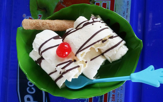 Kem Cuộn Trái Cây Tươi 15K