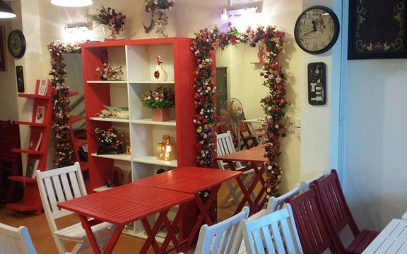 Ngôi Nhà Nhỏ - Quán Ăn & Cafe