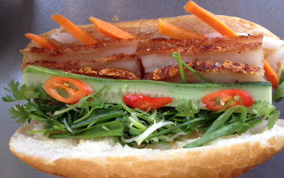 Bánh Mì Heo Quay 147