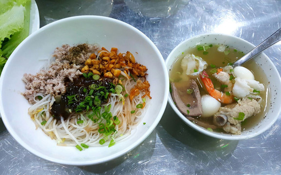 Chú Mười - Hủ Tiếu, Bún & Bò Kho