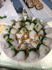 Bánh hỏi ở băng buffet