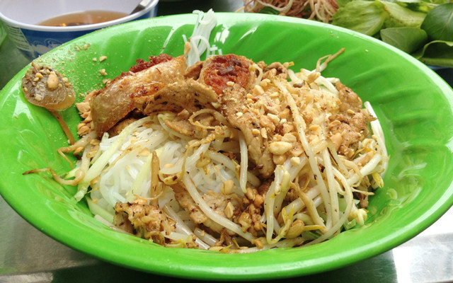 Thúy - Bún Thịt Xào, Cơm & Hủ Tiếu