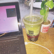 Matcha dâu tây latte :) trân châu đen best luôn ❤️