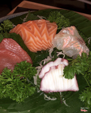 Set sashimi: cá ngừ, cá hồi, cá chẽm, bạch tuột